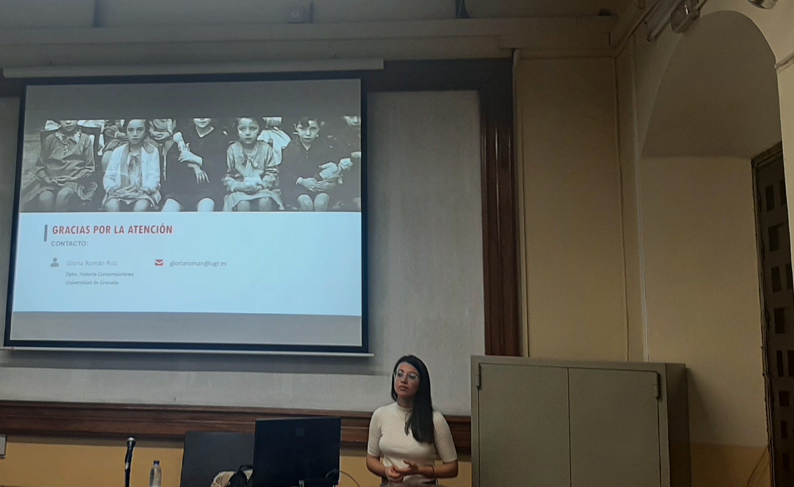 Gloria Román interviene en el VI Taller de Investigación EtniXX en la Universidad de Sevilla, actividad del Seminario Permanente de la red VOICES