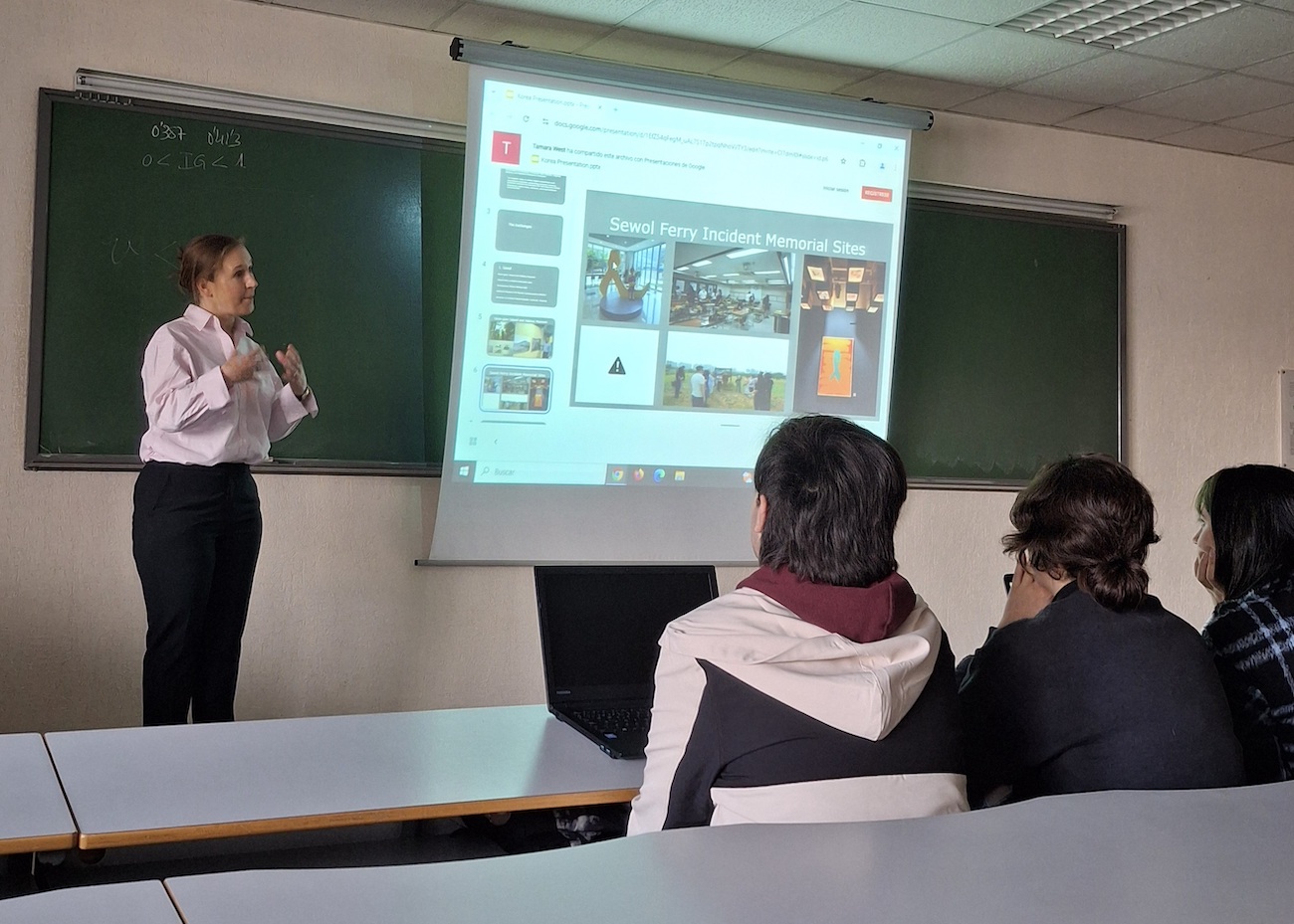 Tamara West participa en las Jornadas “Pasados incómodos y prácticas transnacionales de memoria: investigación, docencia y transferencia del conocimiento” organizadas por (DES)RACIALHIST. 12/02/2025