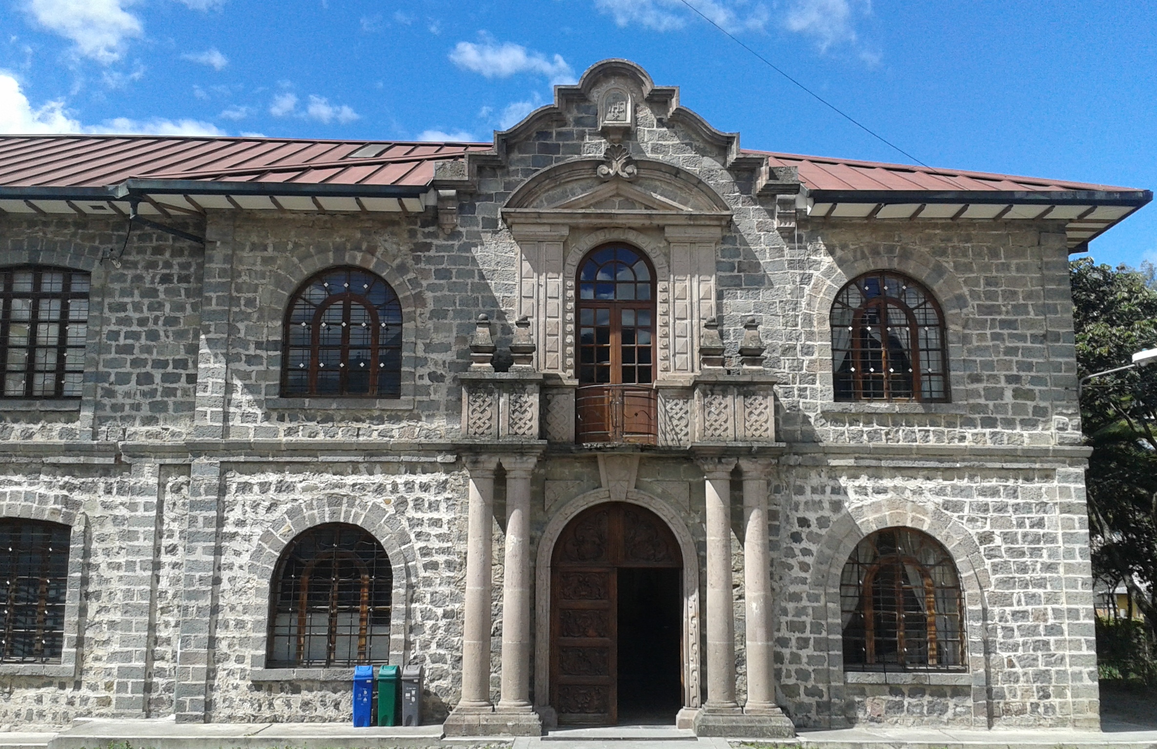 Biblioteca Aurelio Espinosa Polit